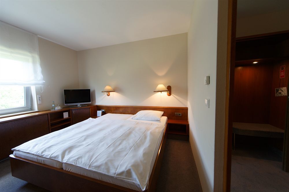 Seehotel Ketsch Schwetzingen Kültér fotó