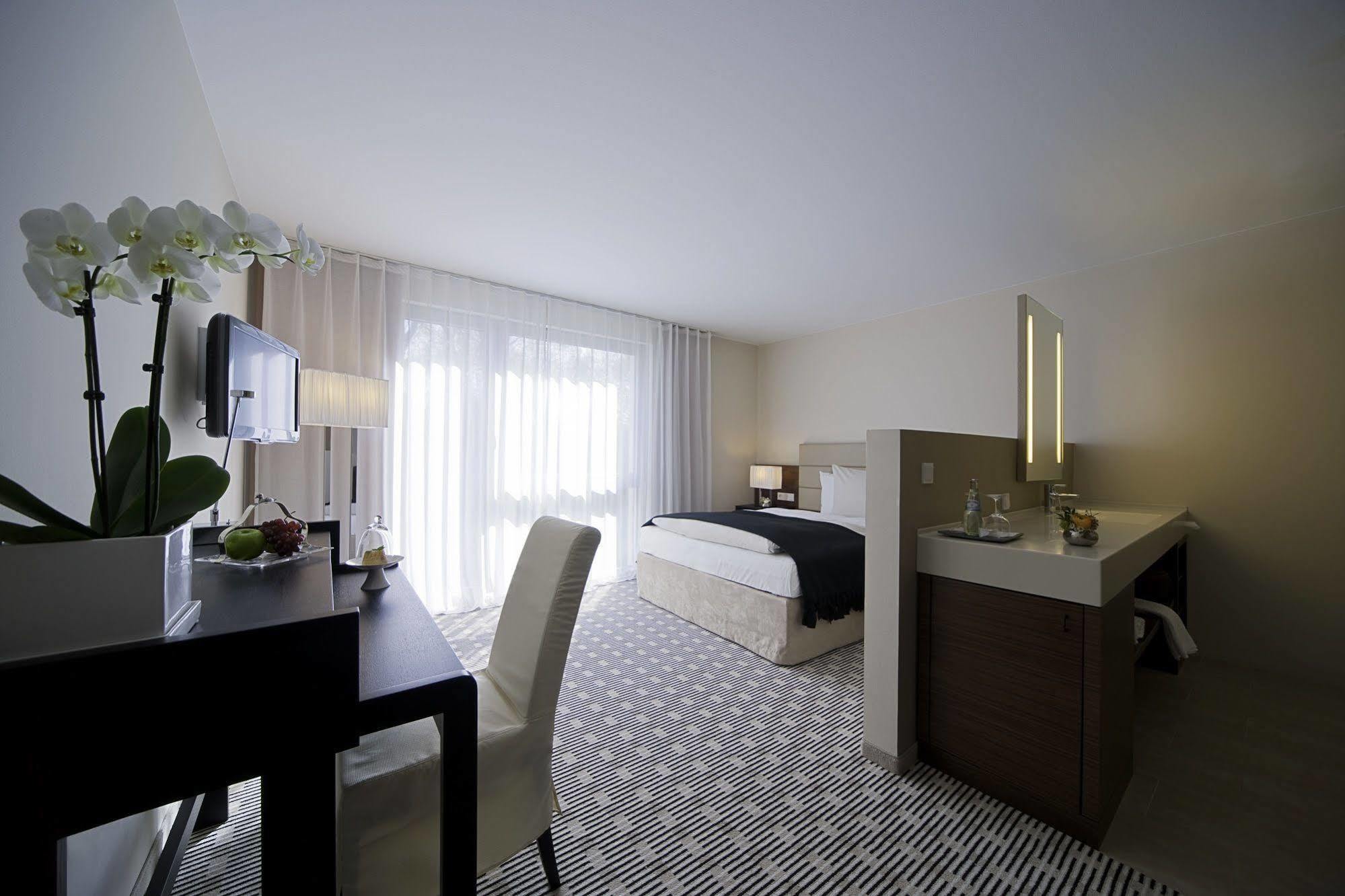 Seehotel Ketsch Schwetzingen Kültér fotó